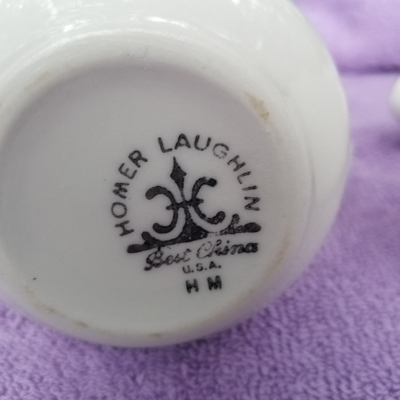 Vintage Homer Laughlin Creamers - Picture 3 of 3